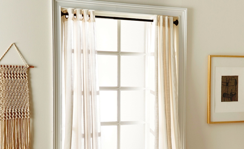 How to Hang Curtains image